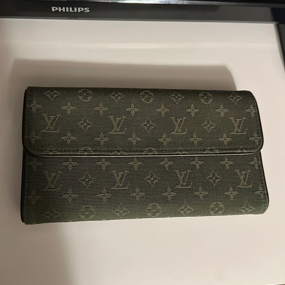 Authentic Louis Vuitton Mini Lin wallet / clutch